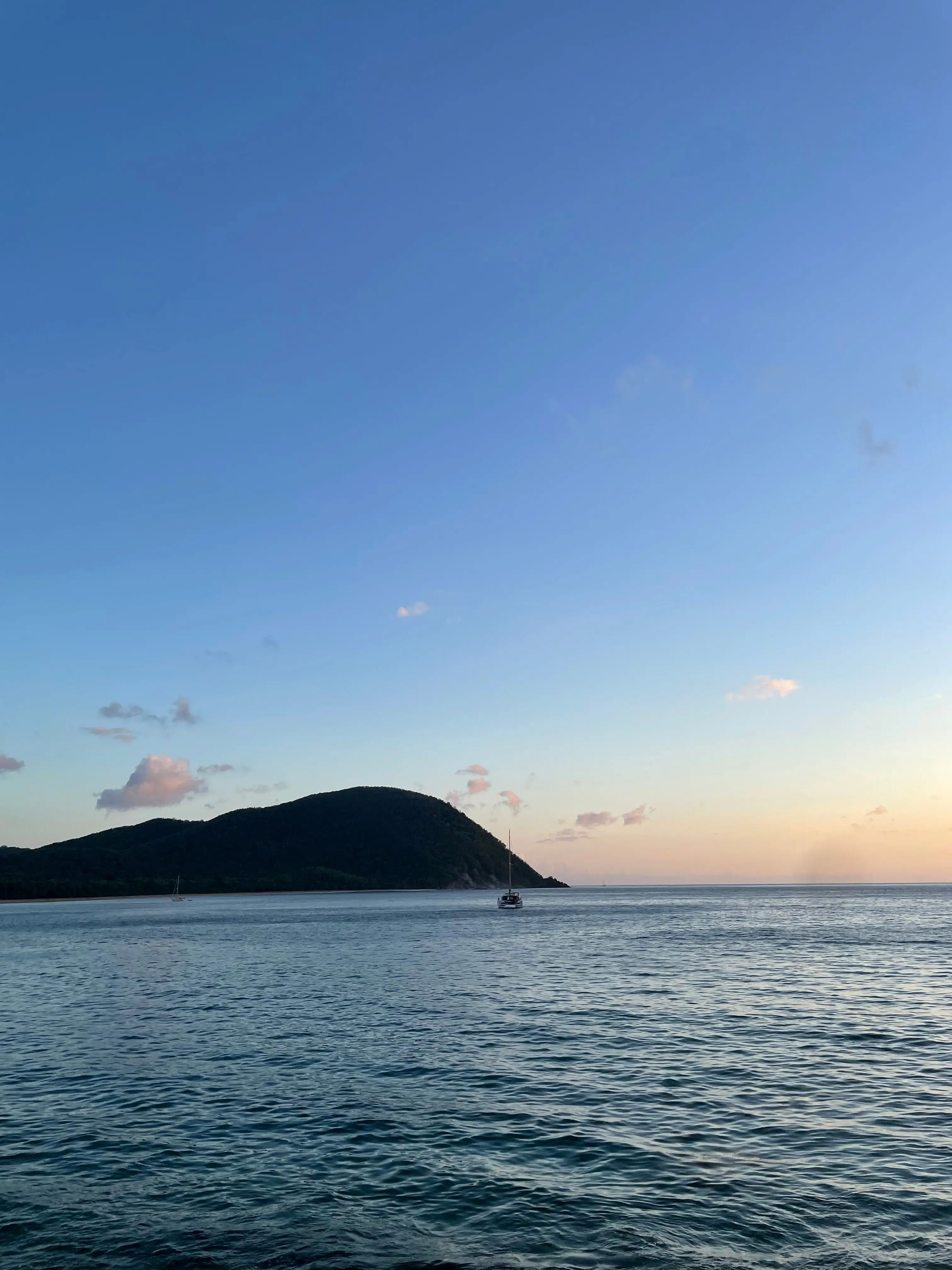 Un îlet posé sur le lagon